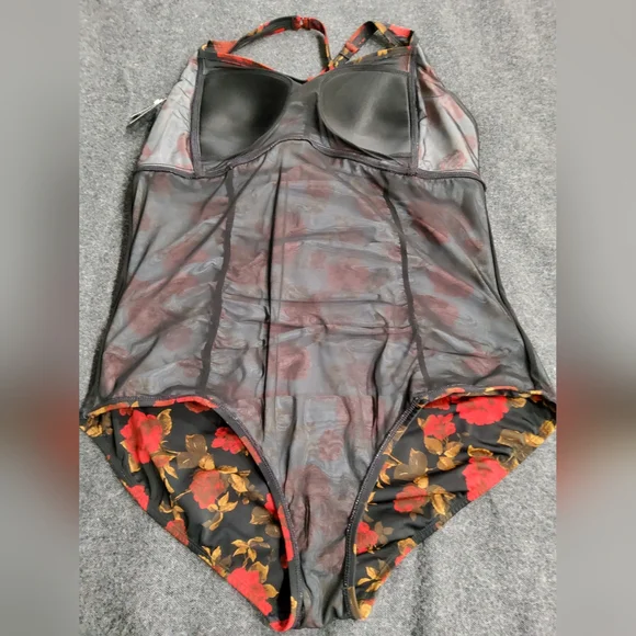 Torrid Retro Built-up One Piece Swimsuit Size 3 - Picture 8 of 8